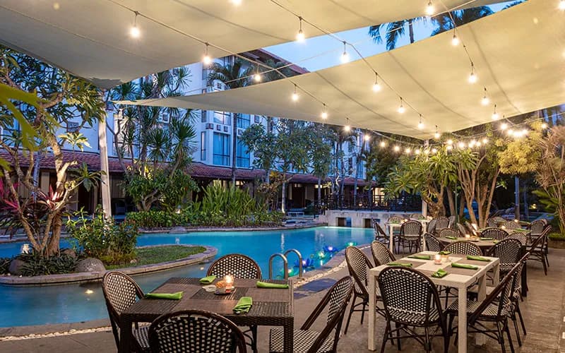 outdoor cafe komodo prime plaza hotel sanur.webp