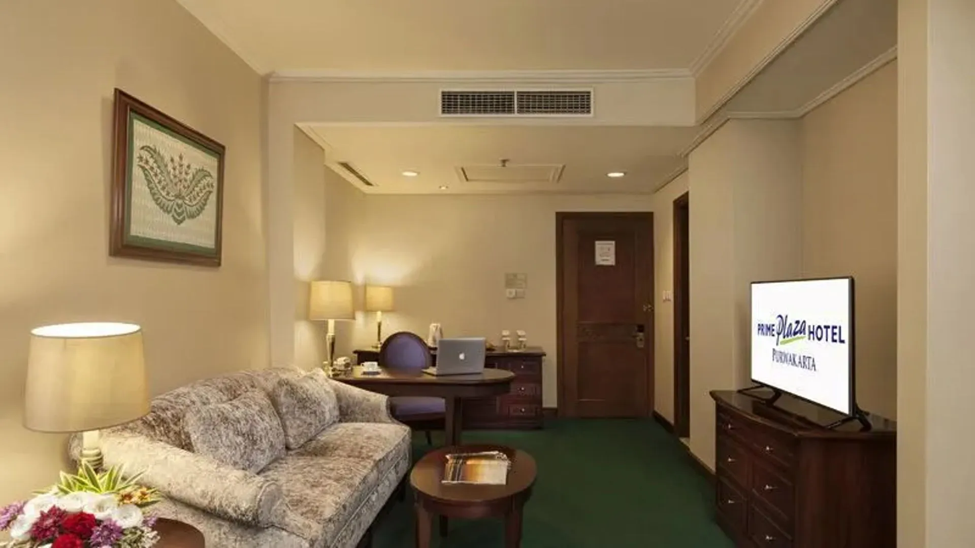 Business Balcony Suite 2