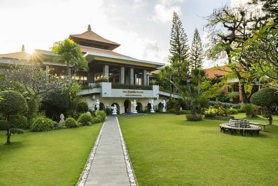 Front Hotel